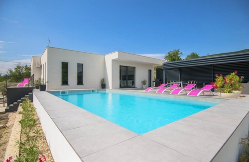 Prolozac House | 130 m² House ∙ 3 bedrooms ∙ 8 guests