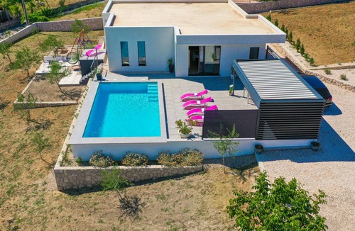 Prolozac House | 130 m² House ∙ 3 bedrooms ∙ 8 guests