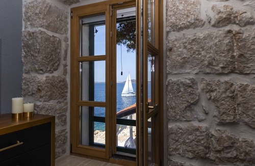 Municipality of Murter Apartment | 140 m² Apartment ∙ 3 bedrooms ∙ 6 guests