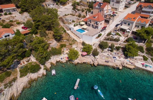 Cove Osibova (Milna) House | 140 m² House ∙ 3 bedrooms ∙ 8 guests