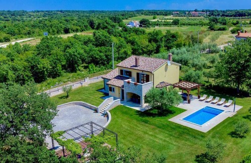 Vosteni House | 140 m² House ∙ 4 bedrooms ∙ 8 guests
