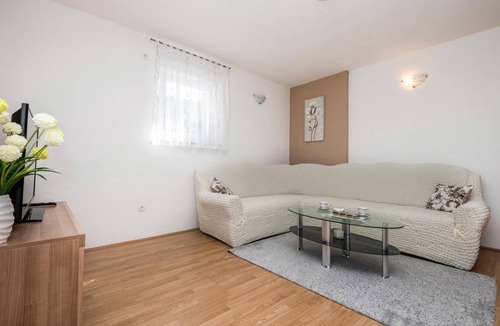 Lokvicici House | 145 m² House ∙ 3 bedrooms ∙ 8 guests