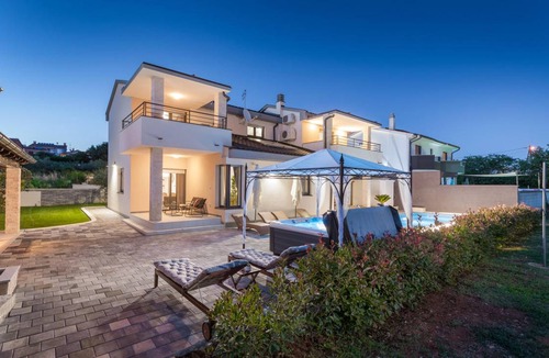 Stinjan House | 145 m² House ∙ 3 bedrooms ∙ 8 guests