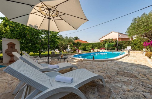 Lovinac House | 147 m² House ∙ 4 bedrooms ∙ 8 guests