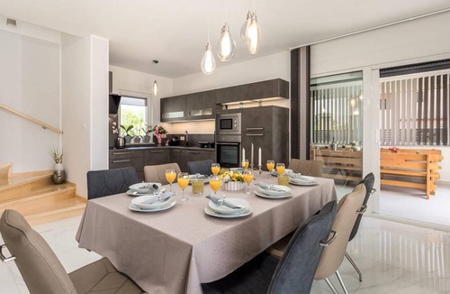 Sarsoni House | 150 m² House ∙ 4 bedrooms ∙ 8 guests