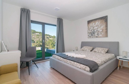 Stomorska House | 152 m² House ∙ 3 bedrooms ∙ 6 guests