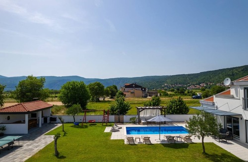 Donji Prolozac Villa | 160 m² Villa ∙ 4 bedrooms ∙ 8 guests