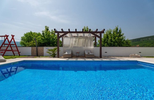 Donji Prolozac Villa | 160 m² Villa ∙ 4 bedrooms ∙ 8 guests