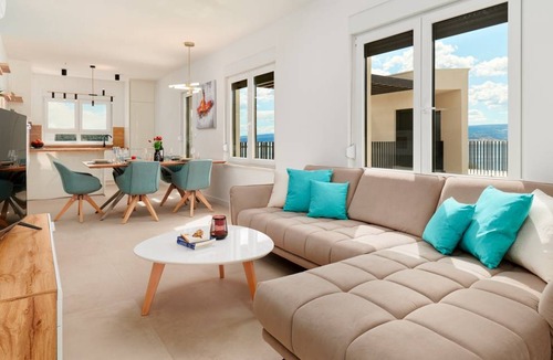 Dugi Rat Villa | 160 m² Villa ∙ 6 bedrooms ∙ 12 guests
