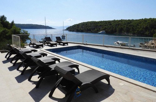 Cove Osibova (Milna) Villa | 163 m² Villa ∙ 4 bedrooms ∙ 10 guests