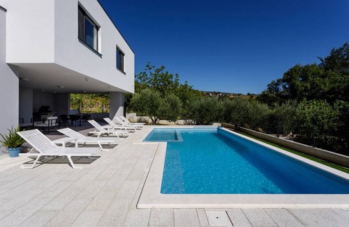 Solin Villa | 165 m² Villa ∙ 3 bedrooms ∙ 7 guests