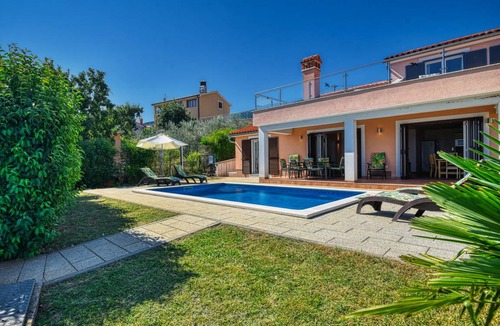Crni Villa | 165 m² Villa ∙ 3 bedrooms ∙ 8 guests