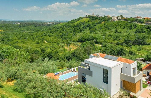 Buje House | 166 m² House ∙ 4 bedrooms ∙ 8 guests