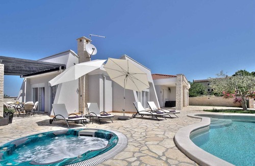 Umag Villa | 176 m² Villa ∙ 3 bedrooms ∙ 8 guests