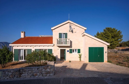 Stari Grad Villa | 190 m² Villa ∙ 3 bedrooms ∙ 8 guests