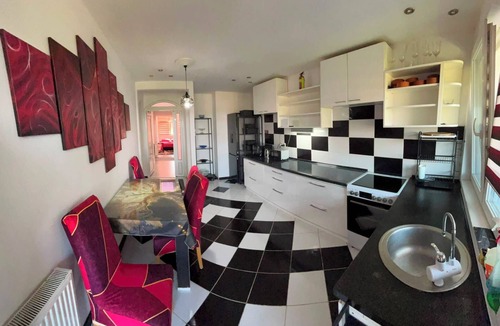 Pancevo Apartment | 2-bedroom 1- living room apartment in charming Pancevo with AC for your leisure.