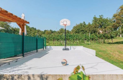 Topid House | 2 bedroom accommodation in Topid