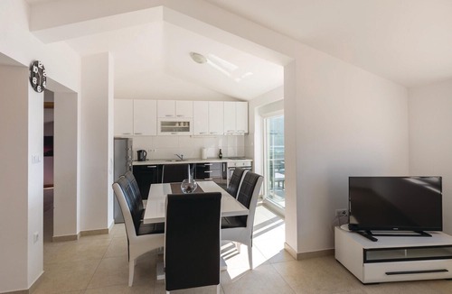 Duba Apartment | 2 bedroom accommodation in Duba