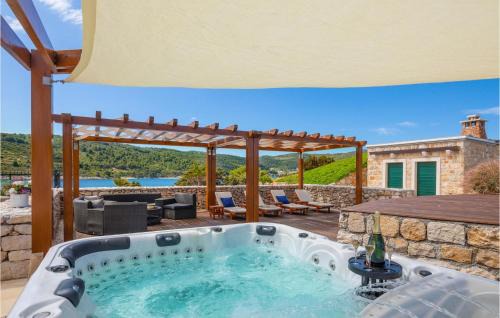 Cove Rogacic House | 2 Bedroom Amazing Home In Vis