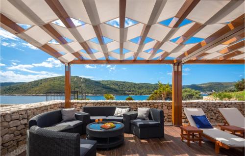 Cove Rogacic House | 2 Bedroom Amazing Home In Vis