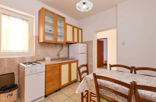 Nerezine Apartment | 2-Bedroom Apartment, 5-Guest Capacity with Private Parking