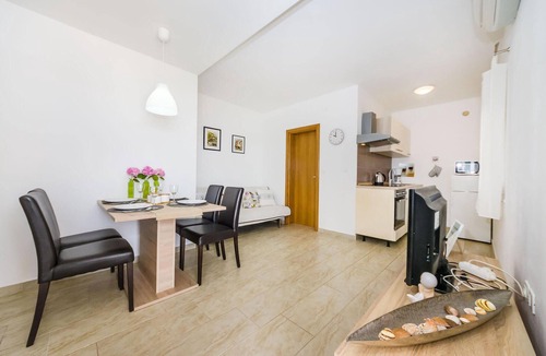 Zdrelac Apartment | 2 bedroom beach front apartment in Zdrelac