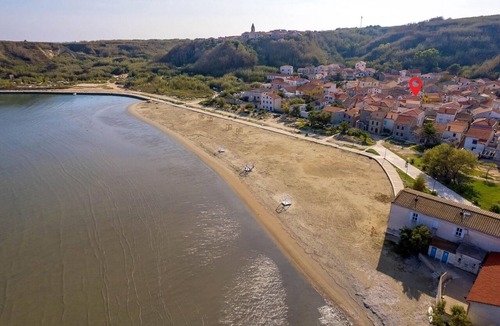 Susak House | 2 bedroom beach front home in Susak