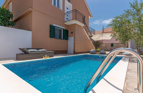 Drnis Apartment | 2 bedroom cozy apartment in Karalic