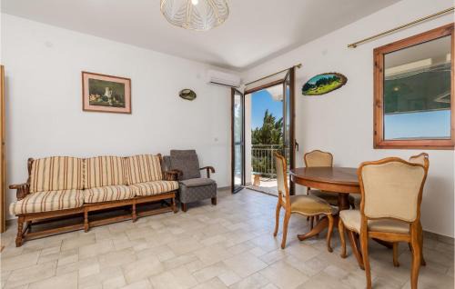 Stinica House | 2 Bedroom Cozy Home In Josinovac