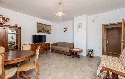 Stinica House | 2 Bedroom Cozy Home In Josinovac