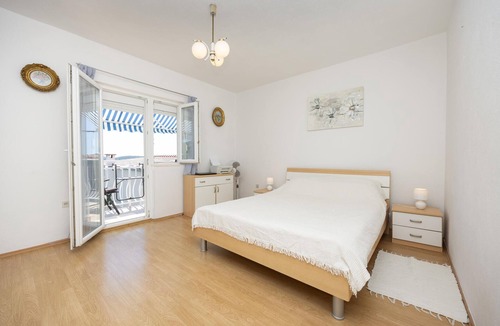 Gustirna Apartment | 2 bedroom lovely apartment in Gustirna