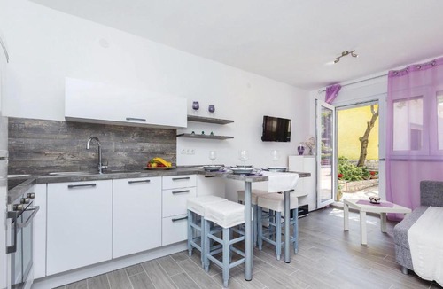 Smrika Apartment | 2 Bedroom Lovely Apartment In Smrika
