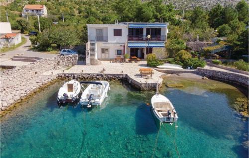 Cesarica Apartment | 2 Bedroom Lovely Apartment In Ribarica