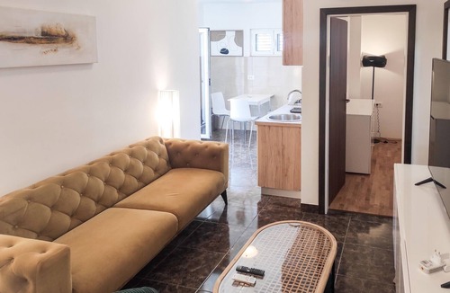 Businci Apartment | 2 bedroom nice apartment in Okrug Gornji