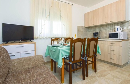 Dugi Rat Apartment | 2 bedroom nice apartment in Mali Rat
