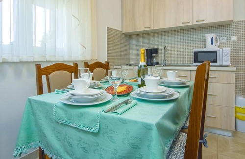 Dugi Rat Apartment | 2 bedroom nice apartment in Mali Rat