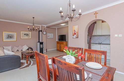 Kijevo House | 2 bedroom nice home in Kijevo