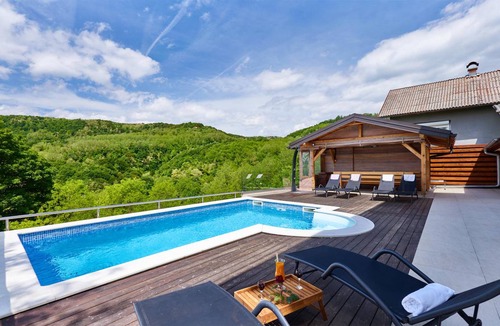 Zagreb House | 200 m² House ∙ 3 bedrooms ∙ 9 guests