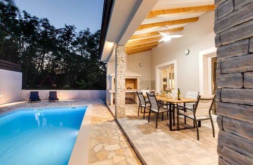 Vrh House | 200 m² House ∙ 3 bedrooms ∙ 6 guests