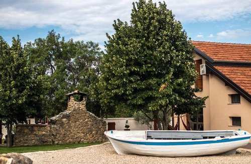 Smrdelje House | 200 m² House ∙ 4 bedrooms ∙ 11 guests
