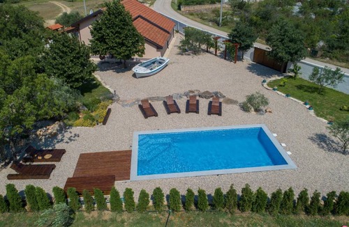 Smrdelje House | 200 m² House ∙ 4 bedrooms ∙ 11 guests