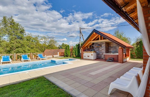 Gornje Dubrave House | 200 m² House ∙ 3 bedrooms ∙ 7 guests
