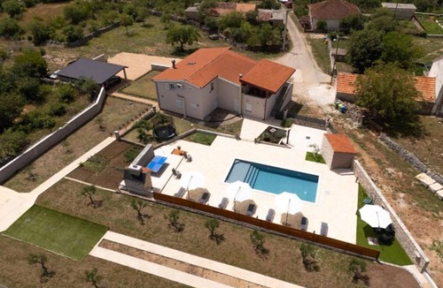 Bogatic Villa | 200 m² Villa ∙ 5 bedrooms ∙ 9 guests