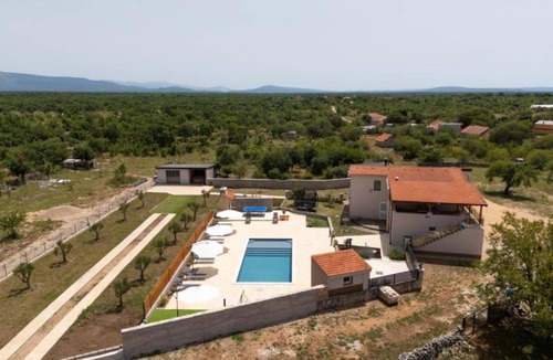 Bogatic Villa | 200 m² Villa ∙ 5 bedrooms ∙ 9 guests