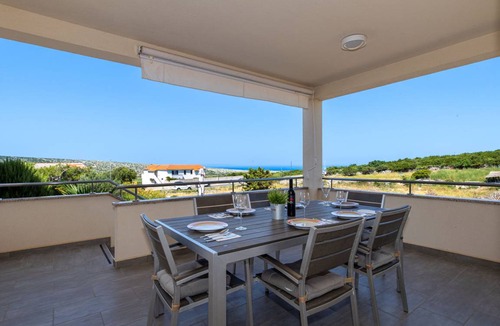 Kolan House | 207 m² House ∙ 3 bedrooms ∙ 6 guests