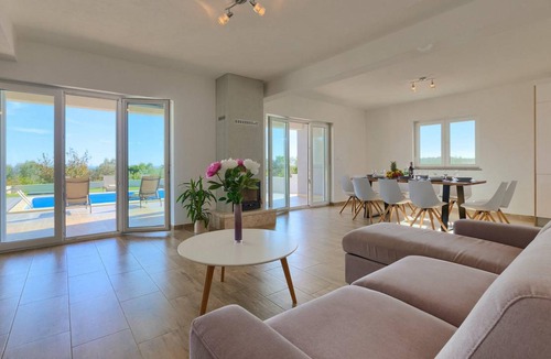 Peruski House | 207 m² House ∙ 4 bedrooms ∙ 10 guests