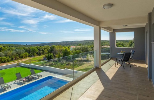 Peruski House | 207 m² House ∙ 4 bedrooms ∙ 10 guests