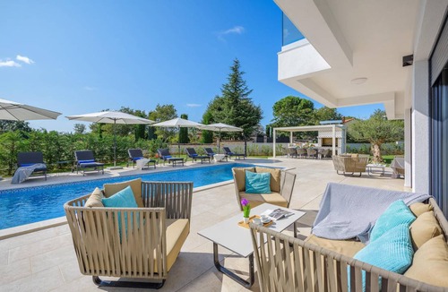 Jehnici House | 208 m² House ∙ 4 bedrooms ∙ 8 guests