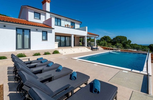 Brgod Villa | 210 m² Villa ∙ 4 bedrooms ∙ 11 guests