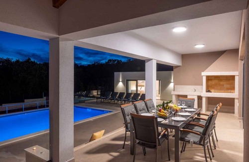 Brgod Villa | 210 m² Villa ∙ 4 bedrooms ∙ 11 guests